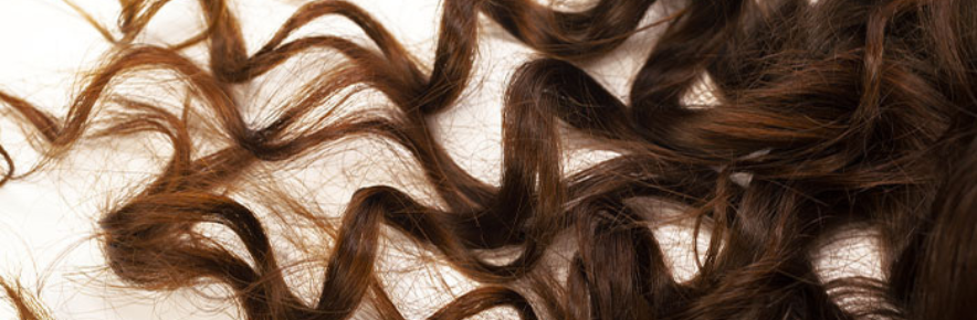 cheveux bouclés