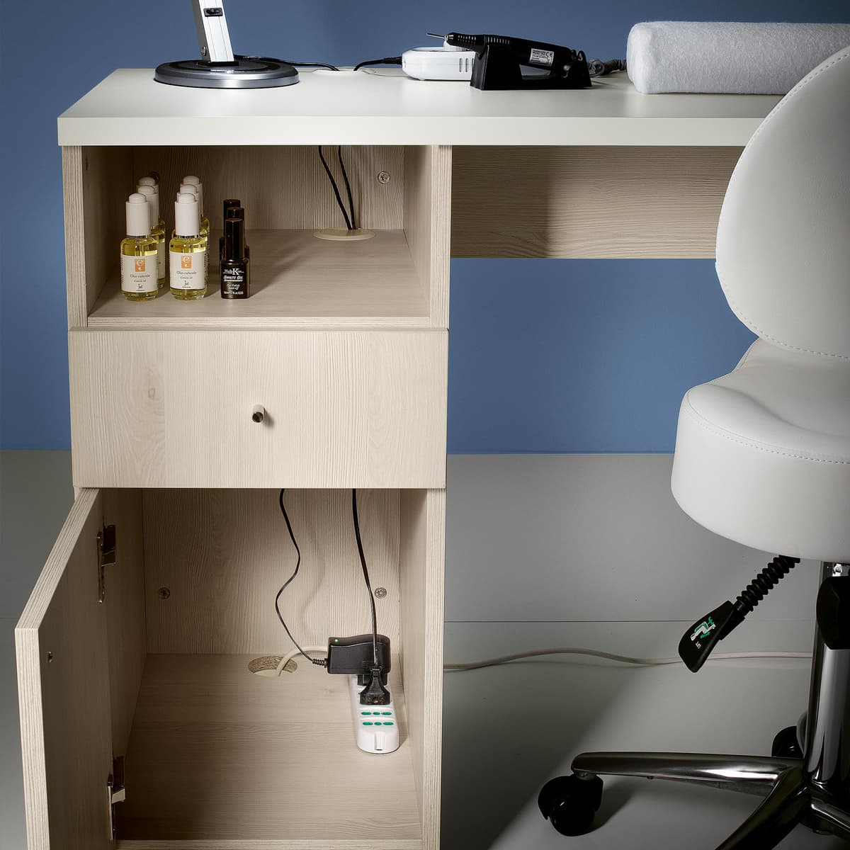 Table Manucure en Mélèze Naturel avec Tiroirs et Placard