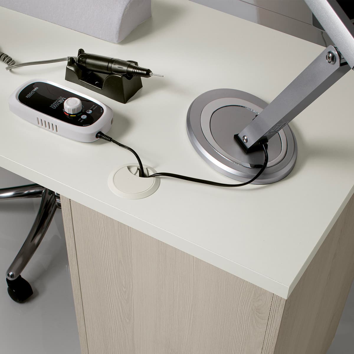 Table Manucure en Mélèze Naturel avec Tiroirs et Placard