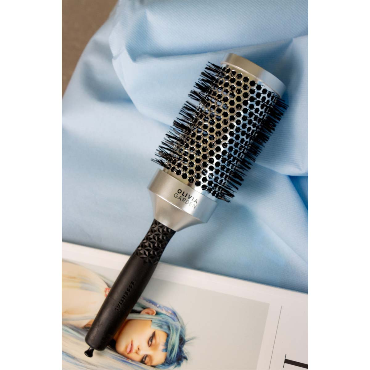Essential Blowout Classic Silver Brush