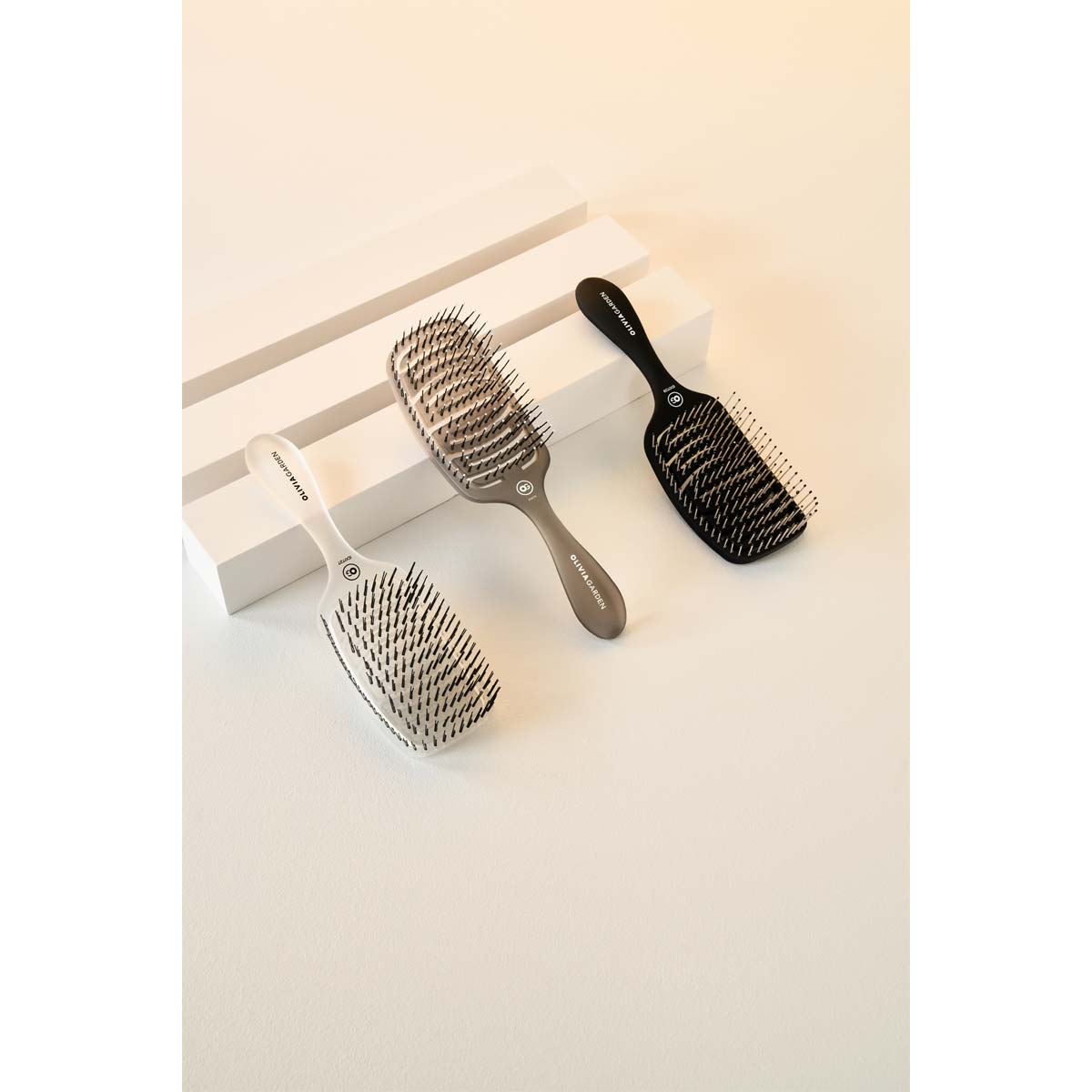 Essential Care Flex Matt Black brush for thick hair