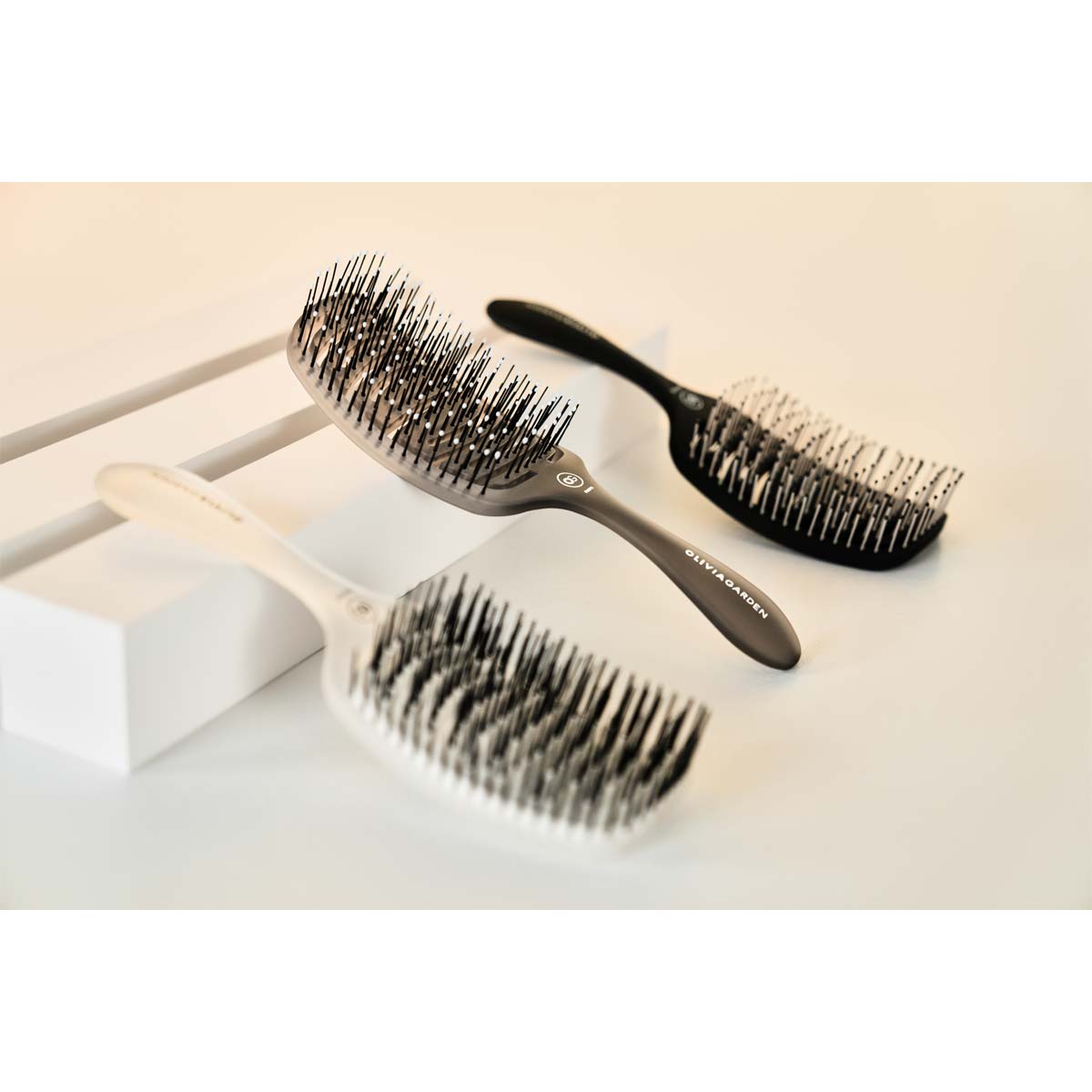 Essential Care Flex Matt Black brush for thick hair