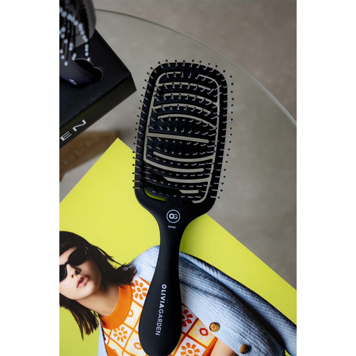 Essential Care Flex Matt Black brush for thick hair
