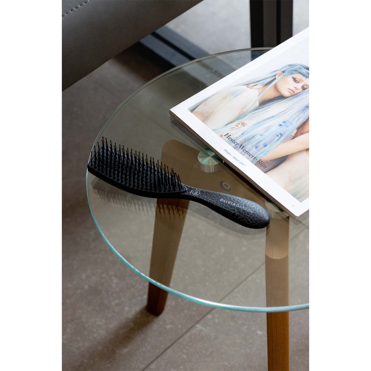 Essential Style Blend Black Medium Bristle Brush