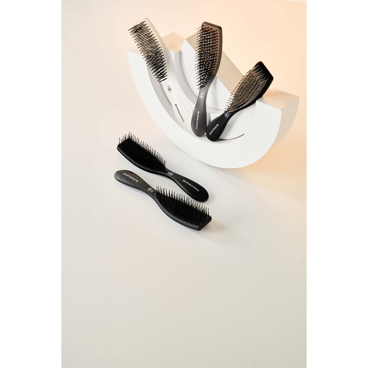 Essential Style Blend Black Medium Bristle Brush