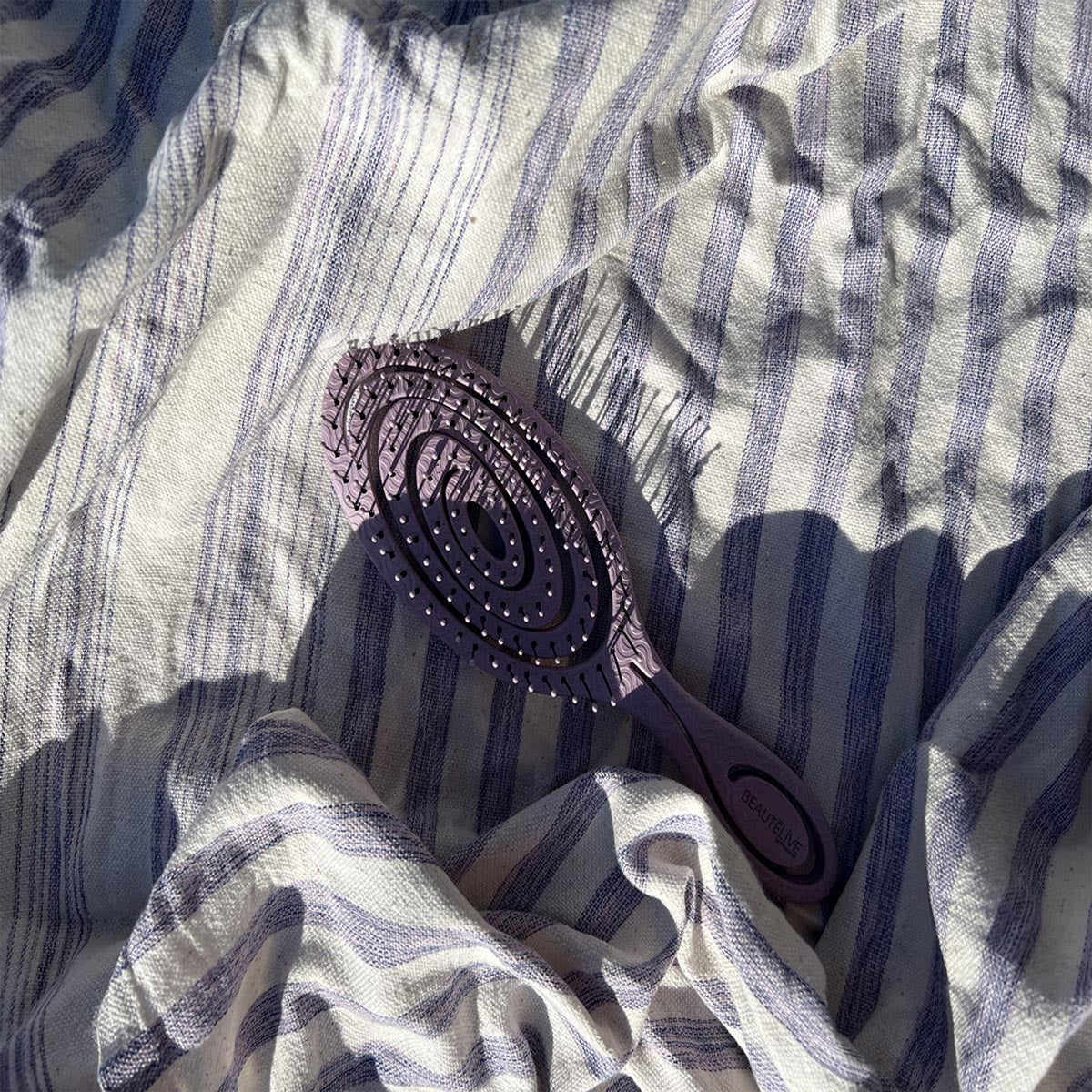 Eco-friendly detangling brush