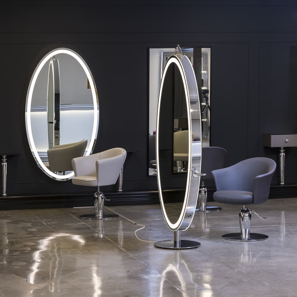 Grimhilde Wall-Mounted Hairdresser